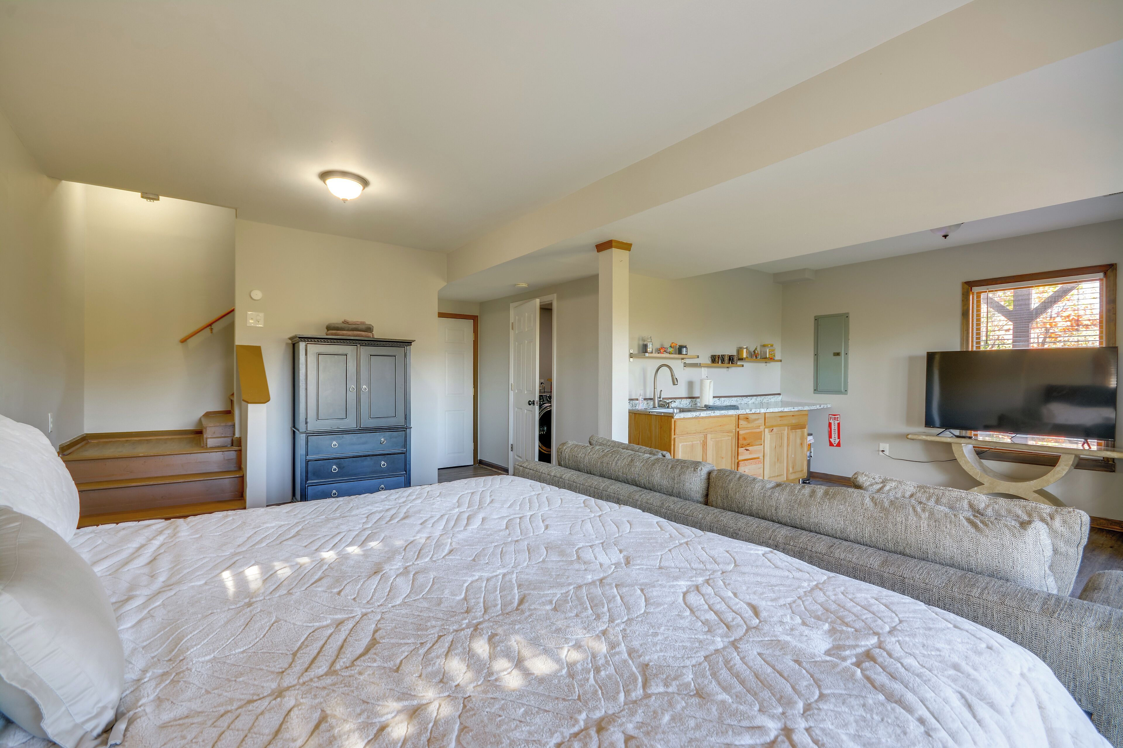 3 bedrooms, desk, iron/ironing board, WiFi