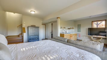 3 bedrooms, desk, iron/ironing board, WiFi