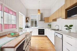 Fridge, microwave, oven, stovetop - Tranquil 3-Bed Family Home with Spacious Backyard (Nundah)