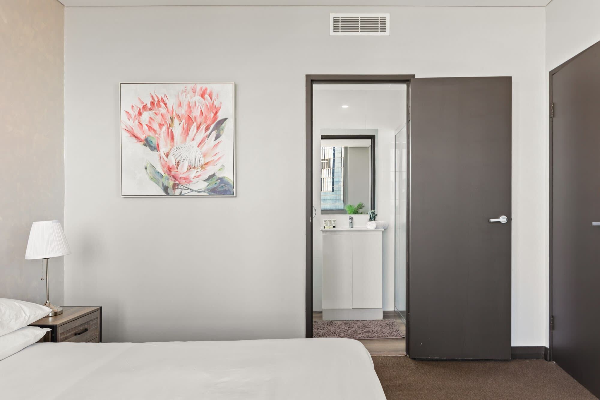 2 quartos, ferros/tábuas de passar roupa, Wi-Fi, roupa de cama