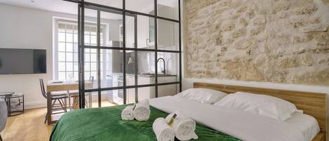 1 chambre, fer et planche à repasser, Wi-Fi, draps fournis