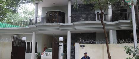 Fachada da propriedade