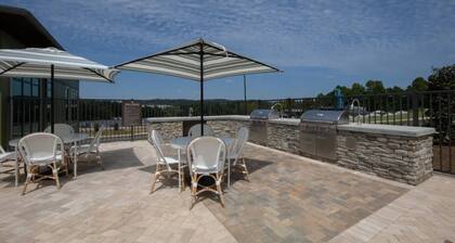 Lux 2 BR w/private 2 bath Mins to Oak Mtn St Park