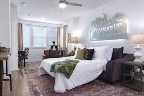 2 Schlafzimmer, Schreibtisch, Bügeleisen/Bügelbrett, Reisekinderbett