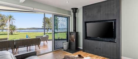 Fernseher, Kamin, Arbeitsbereiche