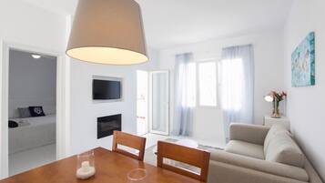 Appartement, 2 chambres | Coin séjour | Télévision à écran plat