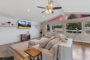 Smart TV, fireplace, video games, foosball - Large Groups, Volleyball Court, Large Space (Flagstaff)