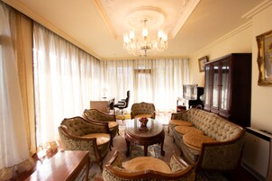 Executive Villa | Free WiFi, bed sheets