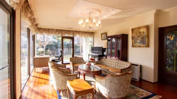 Executive Villa | Free WiFi, bed sheets