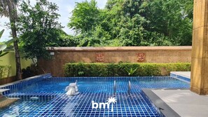 Pool - 2 floors Thai-Bali Style, 4BR 4Bathrooms, pool with JACUZZI, 5mins-Jomtien Beach (ตำบล นาจอมเทียน)