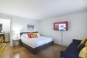 Bureau, fer et planche à repasser, lit parapluie, Wi-Fi gratuit