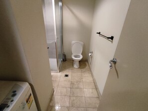 タオル、石鹸、トイレットペーパー