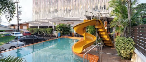 Vista frontal de la propiedad