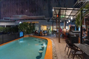 Poolbar