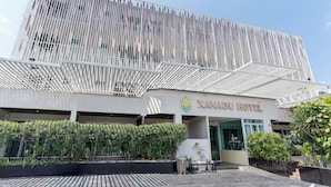A hotel with a modern facade, a prominent entrance, and a series of vertical slats. - Xanadu Hotel (Ban Chang)