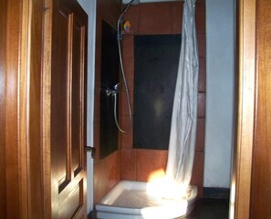 Douche, serviettes fournies