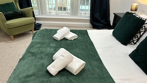Apartment, 1 Queen Bed with Sofa bed | 1 bedroom, iron/ironing board, WiFi (free), bed sheets - Apartment in the Heart of Cardiff City Centre (Cardiff)