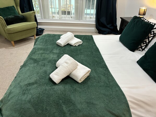 อพาร์ทเมนท์, เตียงควีนไซส์ 1 เตียง และโซฟาเบด | 1 ห้องนอน, เตารีด/โต๊ะรีดผ้า, Wi-Fi ฟรี, ผ้าปูที่นอน