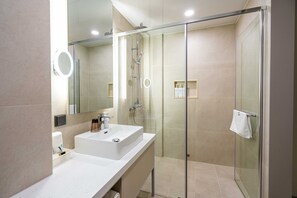 Ducha, cabezal de ducha tipo lluvia, secador de pelo, batas