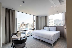 Deluxe Double Room, 1 King Bed | In-room safe, blackout drapes, soundproofing, free WiFi