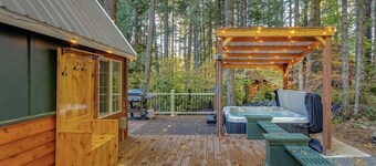 Wonderland Chateau | Hot Tub, Wifi, AC