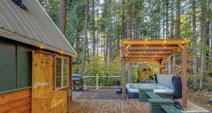 Wonderland Chateau | Hot Tub, Wifi, AC