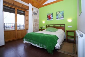 5 bedrooms, WiFi, bed sheets