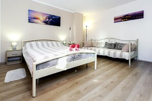 Studio | Oppholdsområde | En 60-centimeters Flatskjerm-TV med Parabol-TV