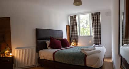 Regent's Park, Sleeps 8, Pet Friendly & Garden
