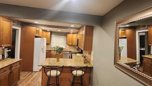 Singola Elite, 1 letto queen | Cucina privata | Frigorifero con congelatore, lavastoviglie, pentole/stoviglie/utensili