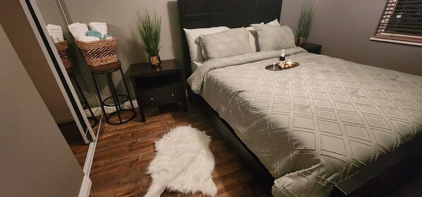 Chambre Simple Ălite, 1 grand lit | Fer et planche Ă repasser, Wi-Fi gratuit, draps fournis