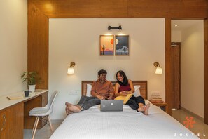 Deluxe Private Room with balcony | Free WiFi - Zostel Pune (Pune)