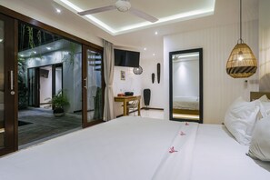 3 bedrooms, iron/ironing board, travel cot, WiFi - 3BR Luxury Villa Walk to Finns & Beach (Bali)