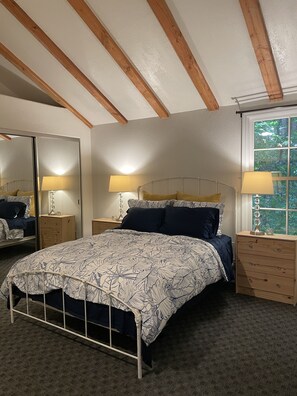 3 soverom, skrivebord, wi-fi (inkludert) og sengetøy