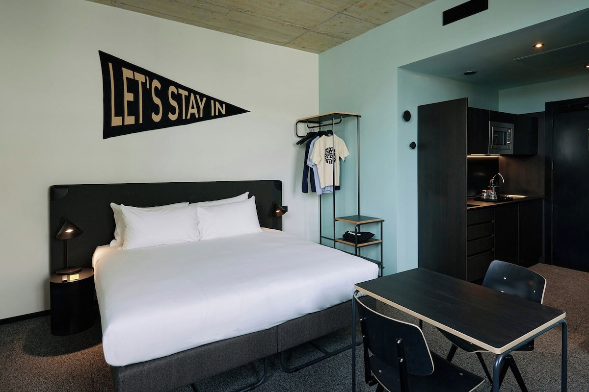 Executive Studio | Premium bedding, minibar, in-room safe, desk