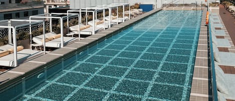 En sÀsongsöppen utomhuspool