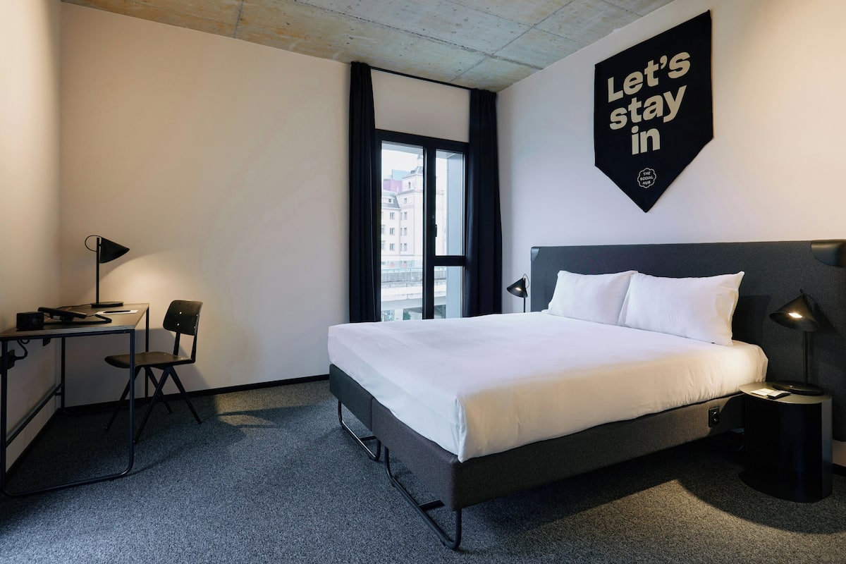 Standard Double Room, Mobility Accessible | Premium bedding, minibar, in-room safe, desk