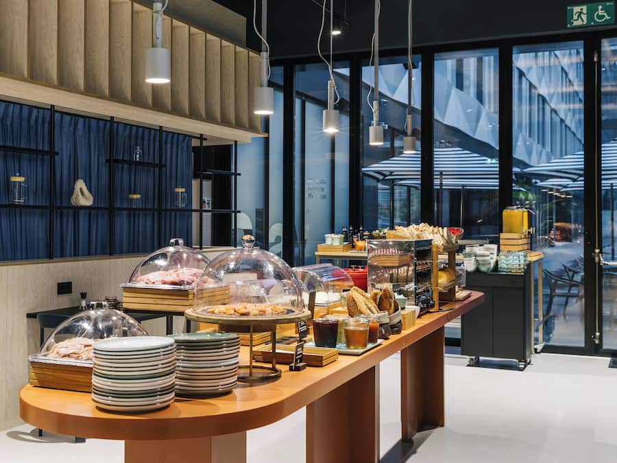 Kontinental frokost hver dag (EUR 17.5 per person)