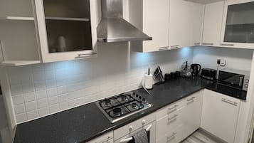 House | Private kitchen | Fridge, microwave, oven, stovetop