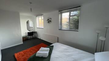 House | 2 bedrooms, iron/ironing board, free WiFi, bed sheets