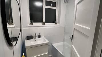 House | Bathroom | Shower, towels