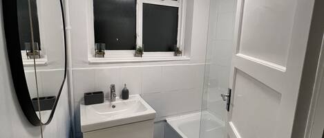 House | Bathroom | Shower, towels