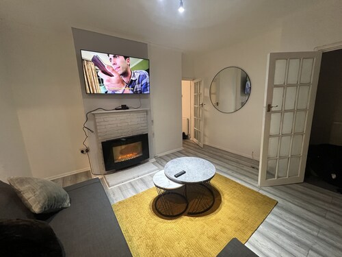 a two Bedroom Cosy Hideaway Based in Greenwich