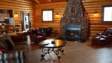 Smart TV, chimenea, videojuegos y libros
