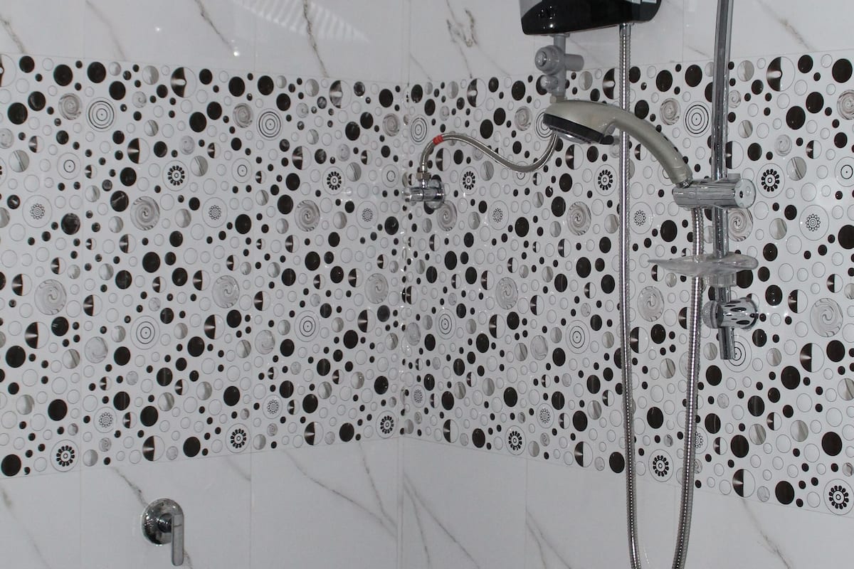 Comfort Room | Bathroom | Shower, rainfall showerhead, free toiletries, hair dryer