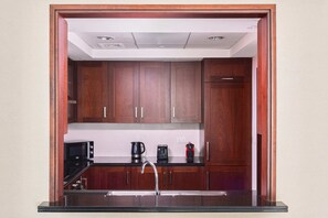 Private kitchen - BellaVista - Graceful - 1 BR - 29 Boulevard - with Burj Khalifa View - BV 05-25 (Dubai)