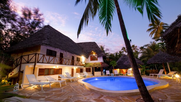 Outdoor pool - Oleza Boutique Hotel (Michamvi)