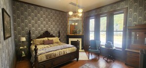 7 bedrooms, desk, free WiFi, bed sheets