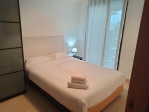 1 bedroom, bed sheets - One Bedroom Apartment (Llanes)
