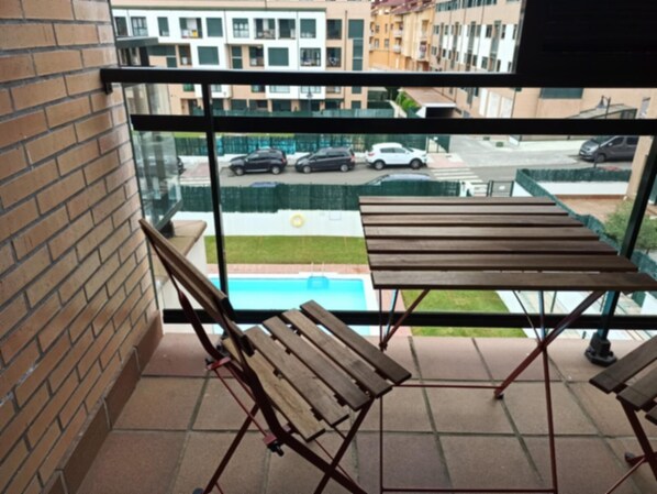 Outdoor dining - One Bedroom Apartment (Llanes)